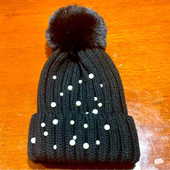 Winter Snow Beanie Knit Hat with Pom-Pom and Faux Pearl Accents Black NWT - Picture 1 of 3